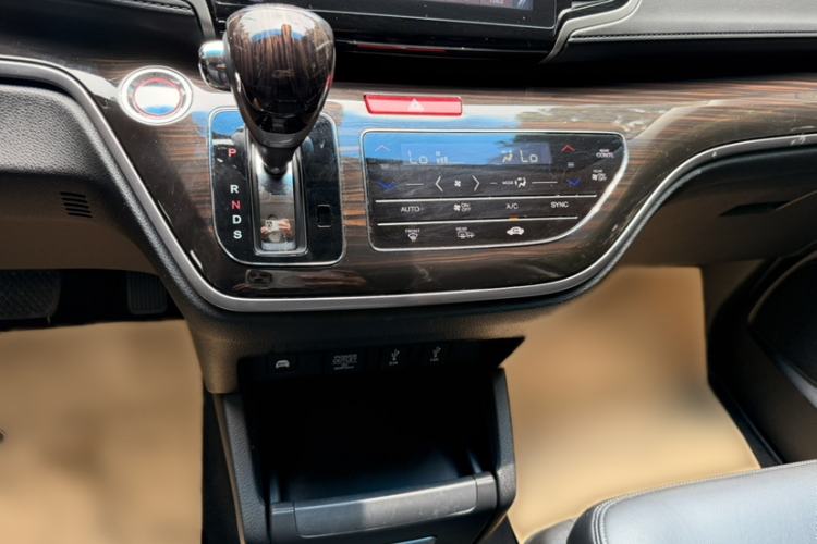 Used Honda Odyssey 2019 2.0L Rui·Zhi Zhen Edition Interior 4