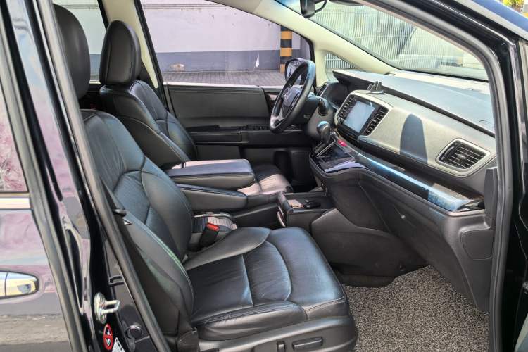 Used Honda Odyssey 2019 2.0L Rui·Zhi Zhen Edition Interior 5
