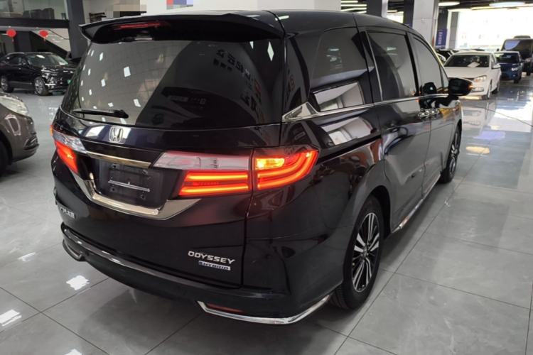 Used Honda Odyssey 2019 2.0L Rui·Zhi Zhen Edition Rear Right 45 Deg