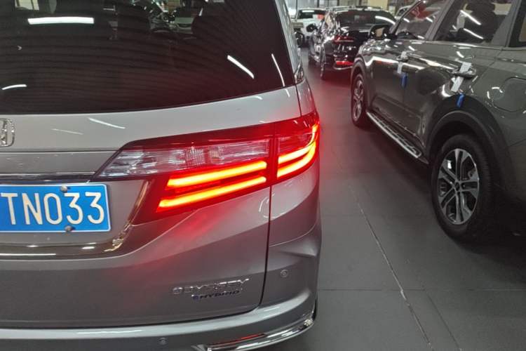 Used Honda Odyssey 2019 2.0L Rui·Zhi Zhen Edition Exterior 3