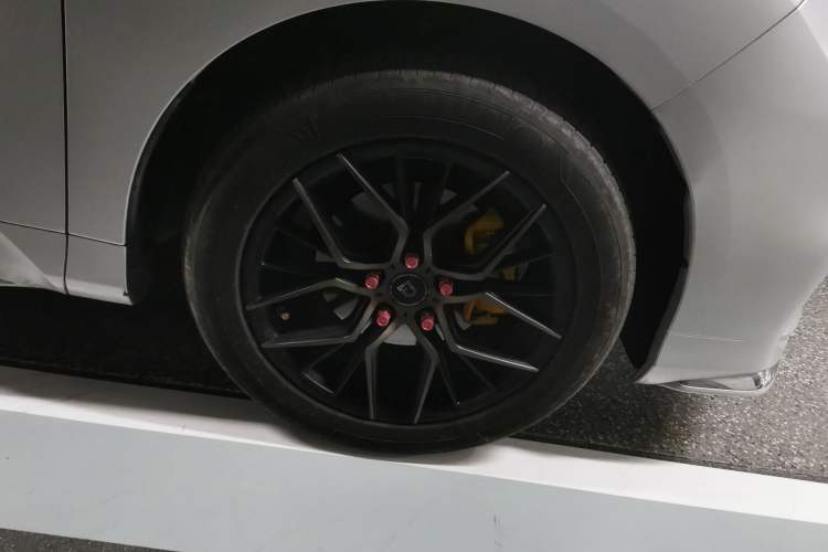 Used Honda Odyssey 2019 2.0L Rui·Comfort Edition Right Front Wheel Hub