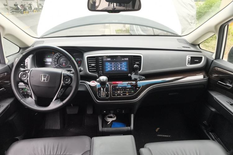 Used Honda Odyssey 2019 2.0L Rui·Zhi Zhen Edition Center Console