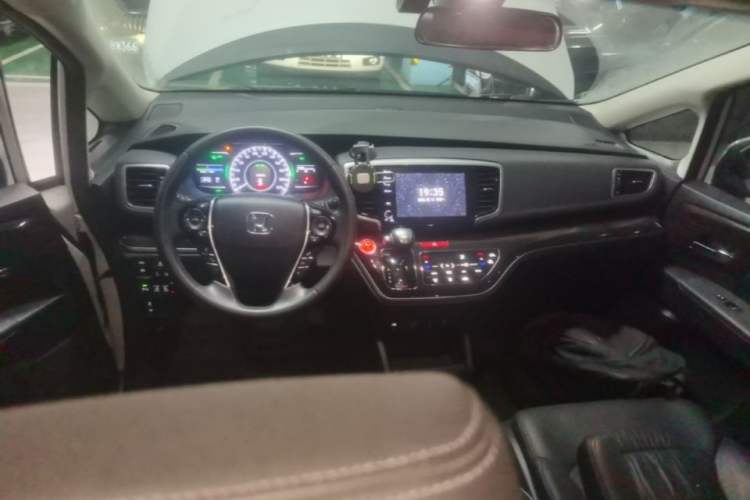 Used Honda Odyssey 2019 2.0L Rui-Zunxiang Edition Center Console