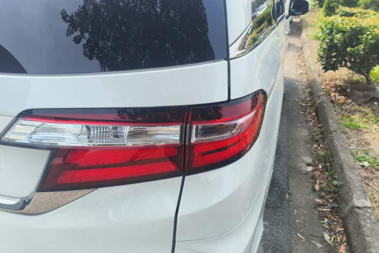 Used Honda Odyssey 2019 2.0L Rui·Zhi Zhen Welfare Edition Exterior 3