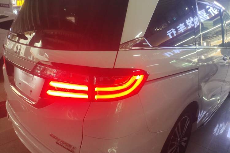 Used Honda Odyssey 2019 2.0L Rui·Zhi Zhen Edition Exterior 6