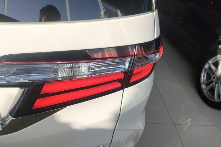 Used Honda Odyssey 2019 2.0L Rui·Zhi Zhen Edition Right Rear Taillight