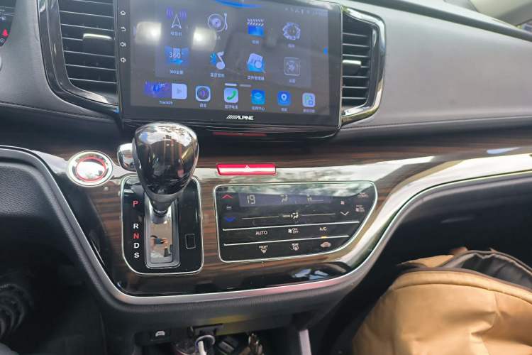 Used Honda Odyssey 2021 2.0L Rui·Comfort Edition Audio And AC Panel