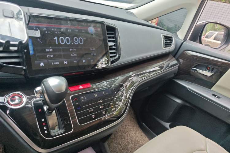 Used Honda Odyssey 2021 2.0L Rui·Comfort Edition Audio And AC Panel