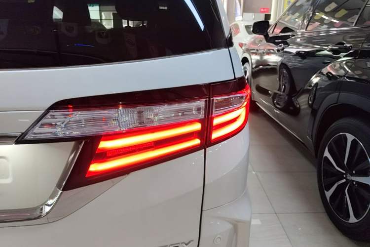 Used Honda Odyssey 2021 2.0L Rui·Luxury Edition Right Rear Taillight