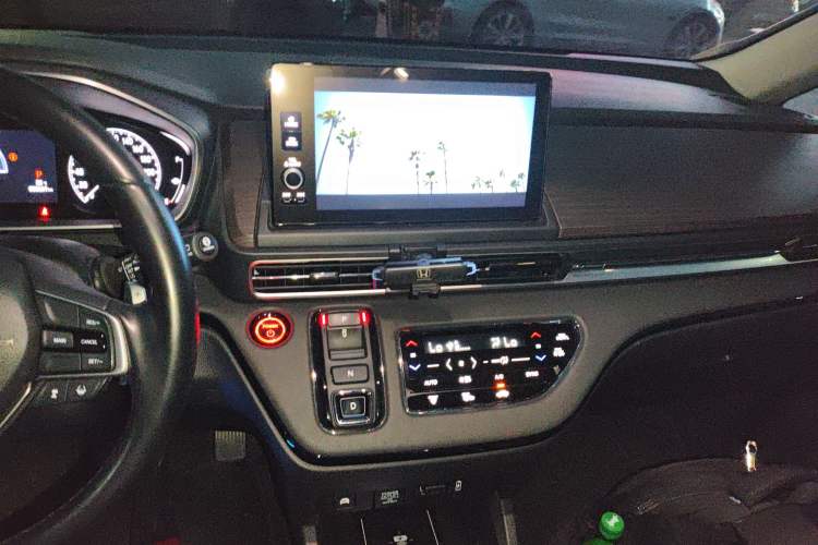 Used Honda Odyssey 2022 2.0L eHEV Sharp Supreme Edition Audio And AC Panel