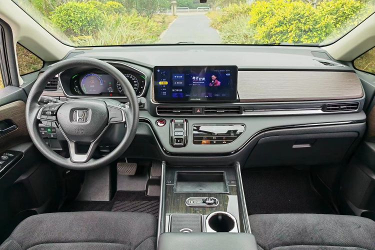 Used Honda Odyssey 2022 2.0L eHEV Sharp Enjoyment Edition Center Console