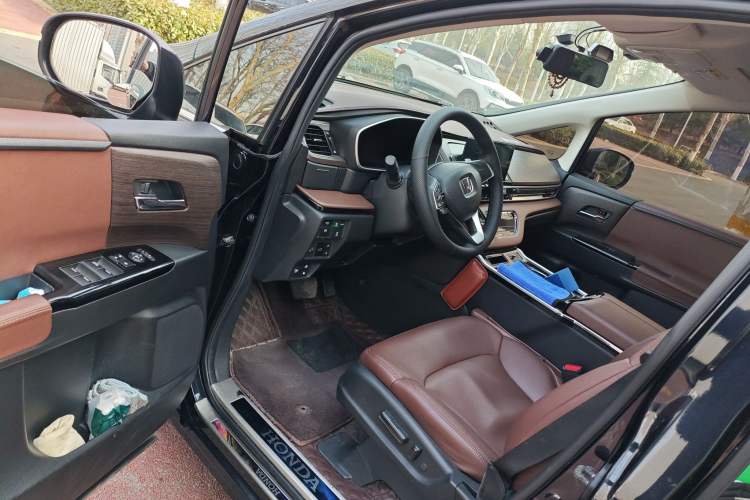Used Honda Odyssey 2022 2.0L eHEV Sharp Enjoyment Edition Driver Seat