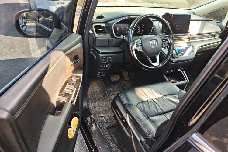 Used Honda Odyssey 2022 2.0L eHEV Sharp Enjoyment Edition Driver Seat