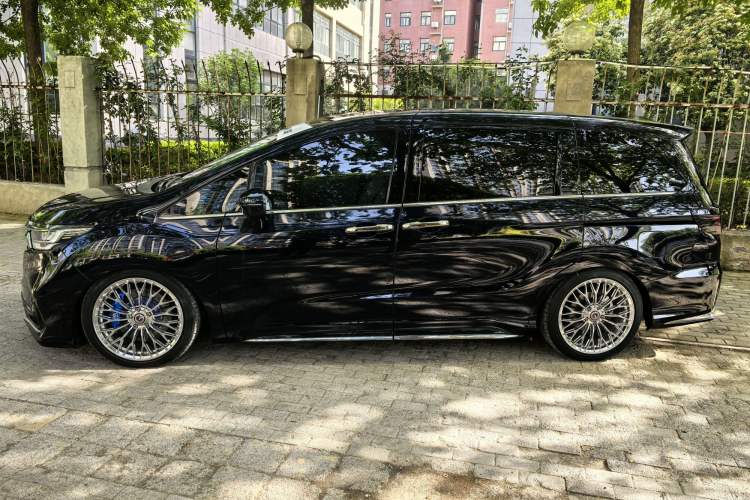 Used Honda Odyssey 2022 2.0L eHEV Prestige Four-Seater Edition Exterior 3