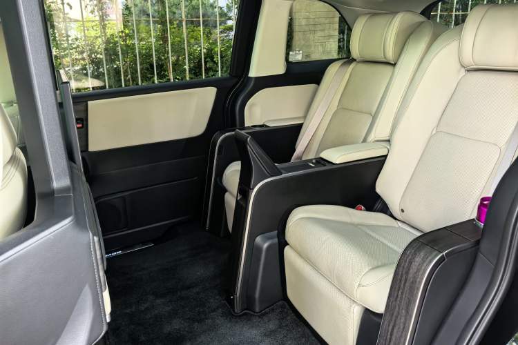Used Honda Odyssey 2022 2.0L eHEV Prestige Four-Seater Edition Interior 4