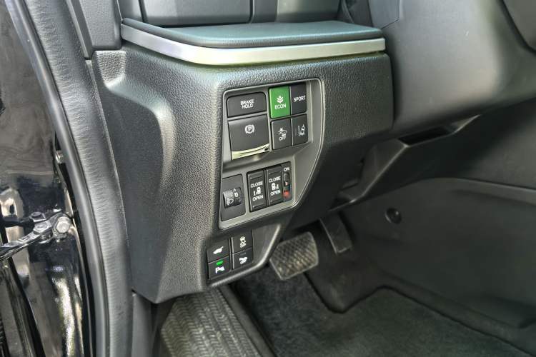 Used Honda Odyssey 2022 2.0L eHEV Prestige Four-Seater Edition Interior 6