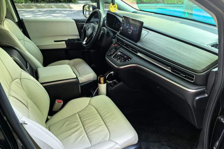Used Honda Odyssey 2022 2.0L eHEV Prestige Four-Seater Edition Interior 7