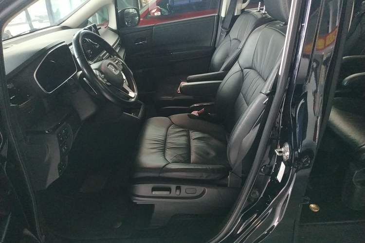 Used Honda Odyssey 2022 2.0L eHEV Sharp Enjoyment Edition Left Front Seat