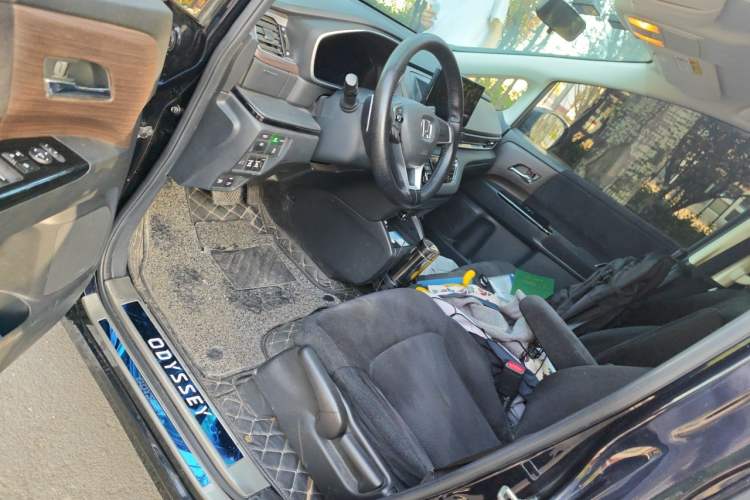 Used Honda Odyssey 2022 2.0L eHEV Sharp Enjoyment Edition Left Front Seat