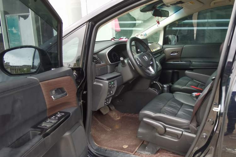 Used Honda Odyssey 2022 2.0L eHEV Sharp Smart Edition Left Front Seat
