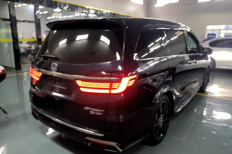 Used Honda Odyssey 2022 2.0L eHEV Sharp Supreme Edition Rear Right 45 Deg