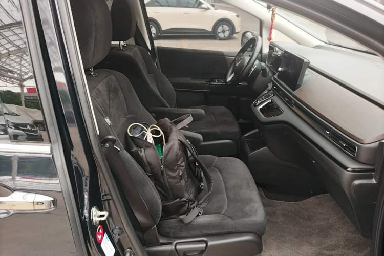 Used Honda Odyssey 2022 2.0L eHEV Sharp Enjoyment Edition Right Front Seat