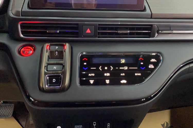 Used Honda Odyssey 2022 2.0L eHEV Sharp·Luxury Edition Audio And AC Panel