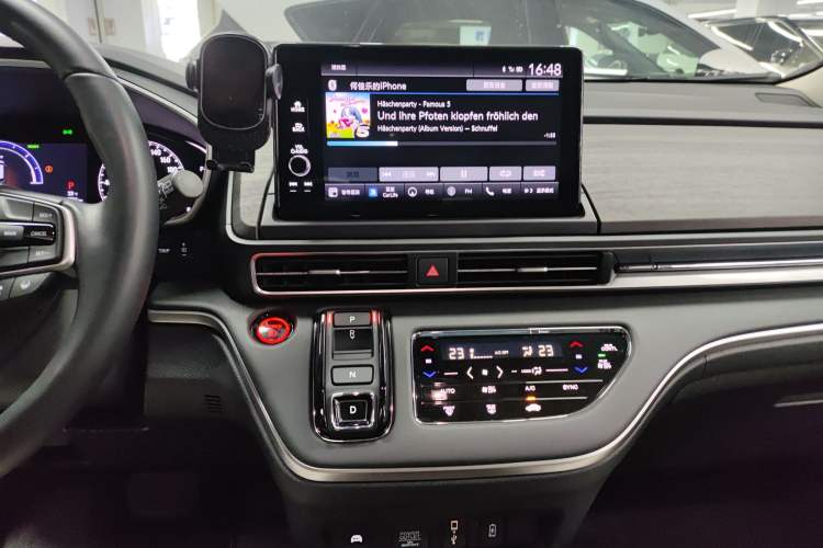 Used Honda Odyssey 2022 2.0L eHEV Prestige Four-Seater Edition Audio And AC Panel