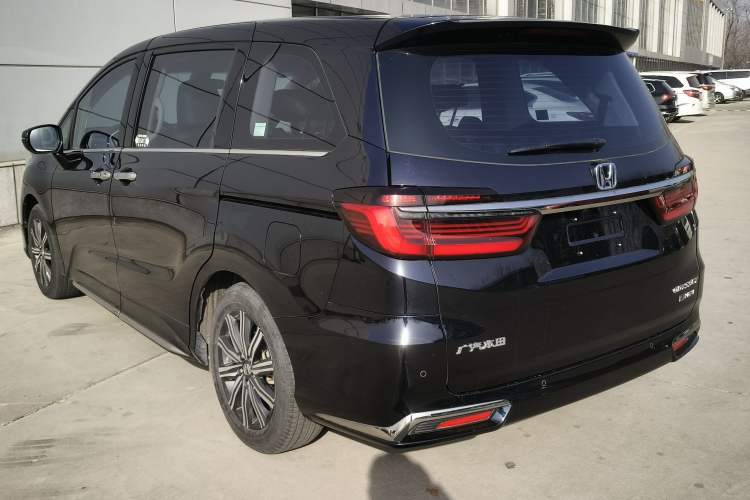 Used Honda Odyssey 2022 2.0L eHEV Sharp Enjoyment Edition Exterior 5