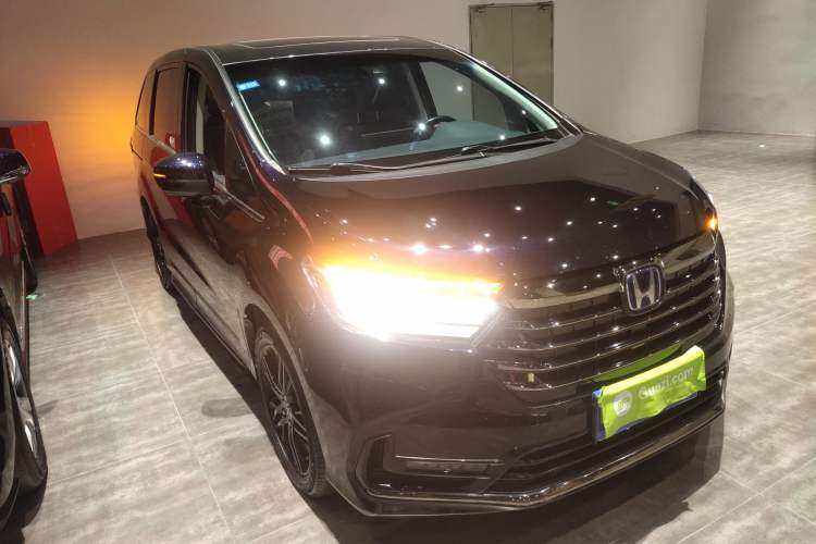 Used Honda Odyssey 2022 2.0L eHEV Sharp·Luxury Edition Front Right 45 Deg