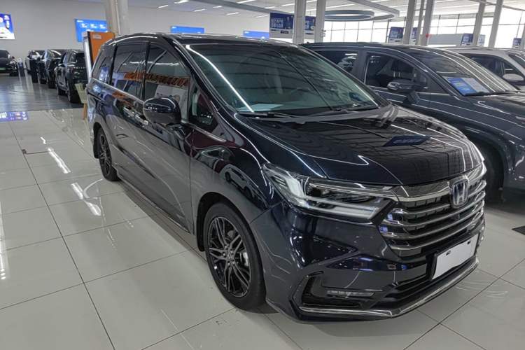 Used Honda Odyssey 2022 2.0L eHEV Sharp·Luxury Edition Front Right 45 Deg