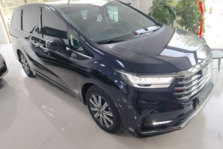 Used Honda Odyssey 2022 2.0L eHEV Sharp Enjoyment Edition Front Right 45 Deg