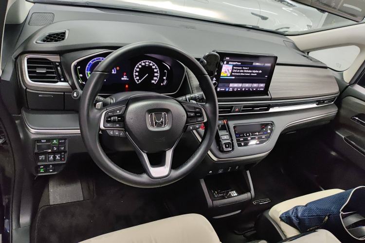 Used Honda Odyssey 2022 2.0L eHEV Prestige Four-Seater Edition Interior 2