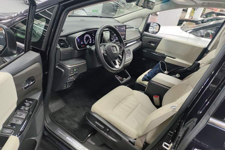 Used Honda Odyssey 2022 2.0L eHEV Prestige Four-Seater Edition Interior 3