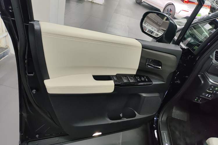 Used Honda Odyssey 2022 2.0L eHEV Prestige Four-Seater Edition Interior 7
