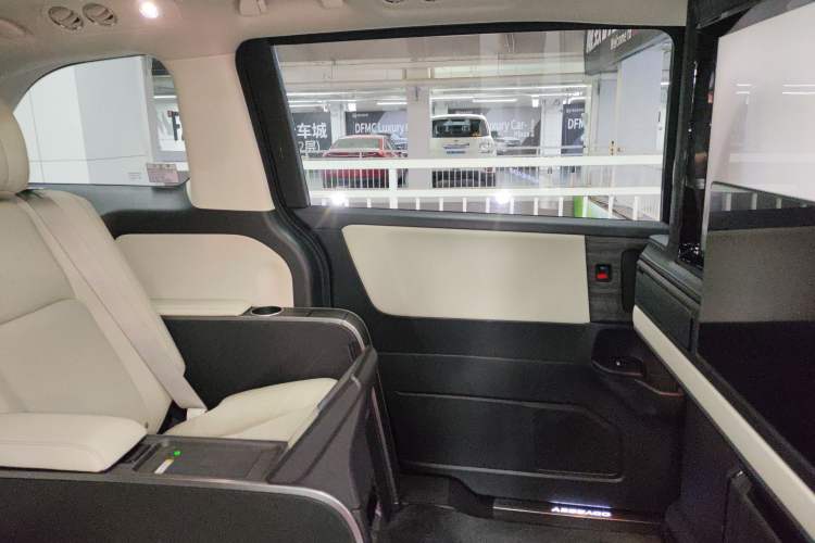 Used Honda Odyssey 2022 2.0L eHEV Prestige Four-Seater Edition Interior 8