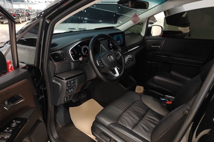 Used Honda Odyssey 2022 2.0L eHEV Sharp Enjoyment Edition Left Front Seat