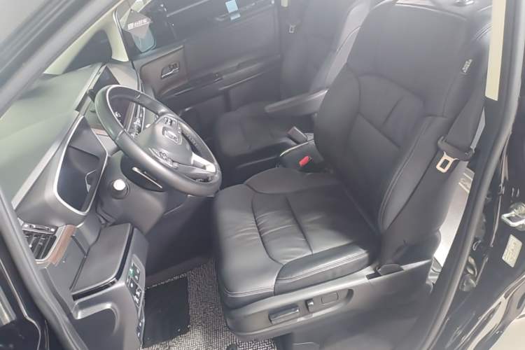 Used Honda Odyssey 2022 2.0L eHEV Sharp Enjoyment Edition Left Front Seat