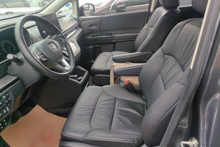 Used Honda Odyssey 2022 2.0L eHEV Sharp Enjoyment Edition Left Front Seat