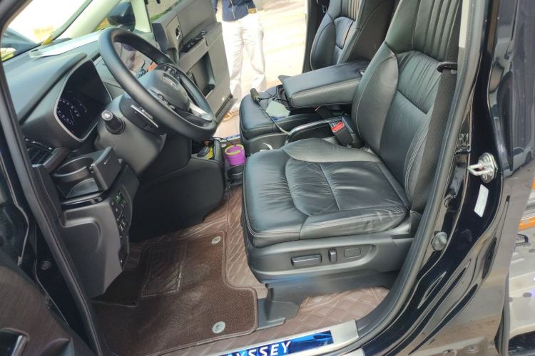 Used Honda Odyssey 2022 2.0L eHEV Sharp Supreme Edition Left Front Seat