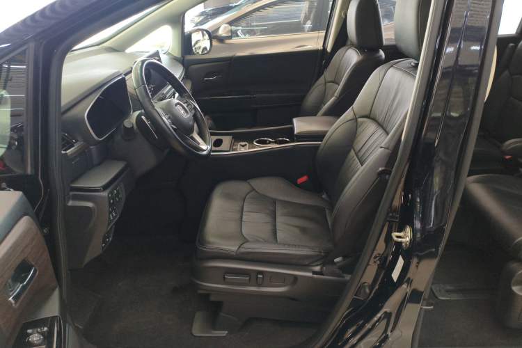 Used Honda Odyssey 2022 2.0L eHEV Sharp Enjoyment Edition Left Front Seat