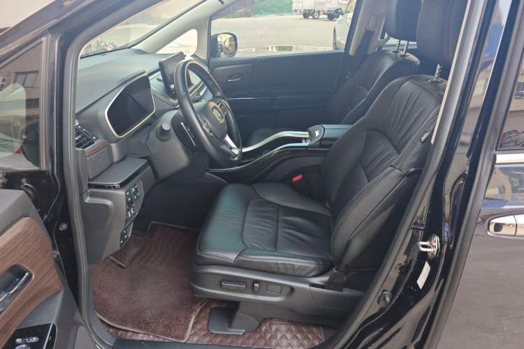 Used Honda Odyssey 2022 2.0L eHEV Sharp Enjoyment Edition Left Front Seat