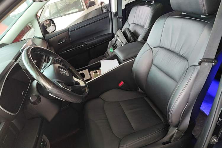 Used Honda Odyssey 2022 2.0L eHEV Sharp Enjoyment Edition Left Front Seat