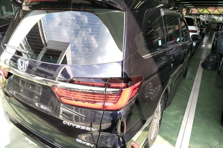 Used Honda Odyssey 2022 2.0L eHEV Sharp Enjoyment Edition Rear Right 45 Deg