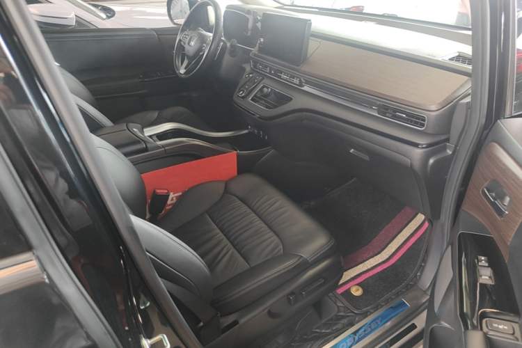 Used Honda Odyssey 2022 2.0L eHEV Sharp·Luxury Edition Right Front Seat