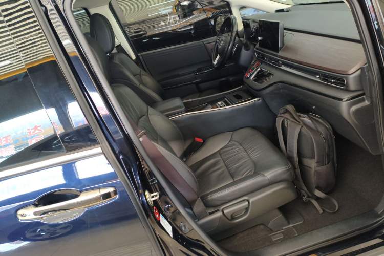 Used Honda Odyssey 2022 2.0L eHEV Sharp Enjoyment Edition Right Front Seat