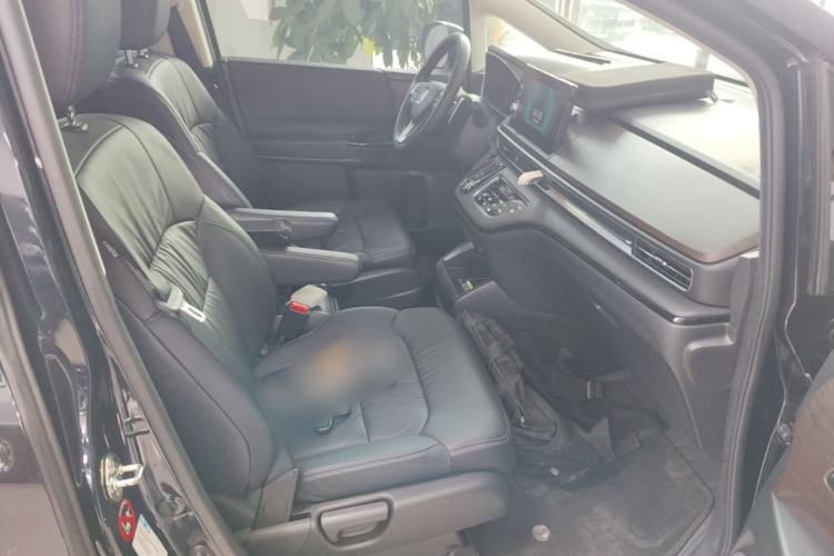 Used Honda Odyssey 2022 2.0L eHEV Sharp Enjoyment Edition Right Front Seat
