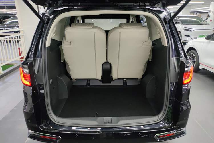 Used Honda Odyssey 2022 2.0L eHEV Prestige Four-Seater Edition Trunk