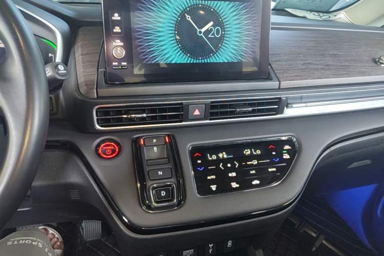 Used Honda Odyssey 2022 2.0L eHEV Sharp Supreme Edition Audio And AC Panel