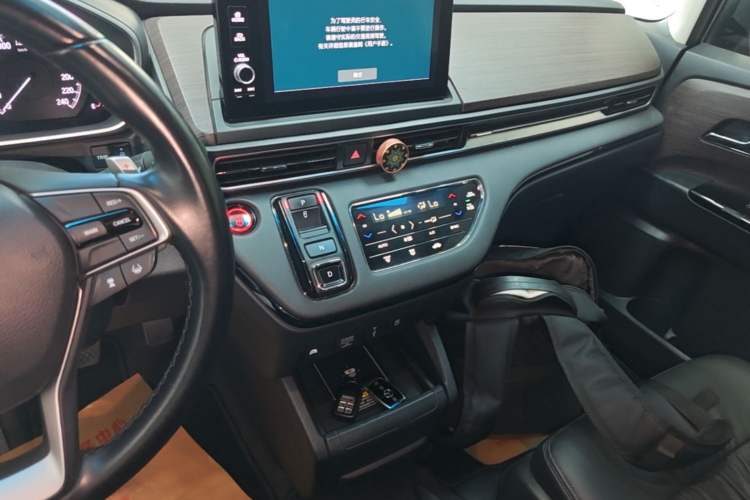 Used Honda Odyssey 2022 2.0L eHEV Sharp·Luxury Edition Audio And AC Panel